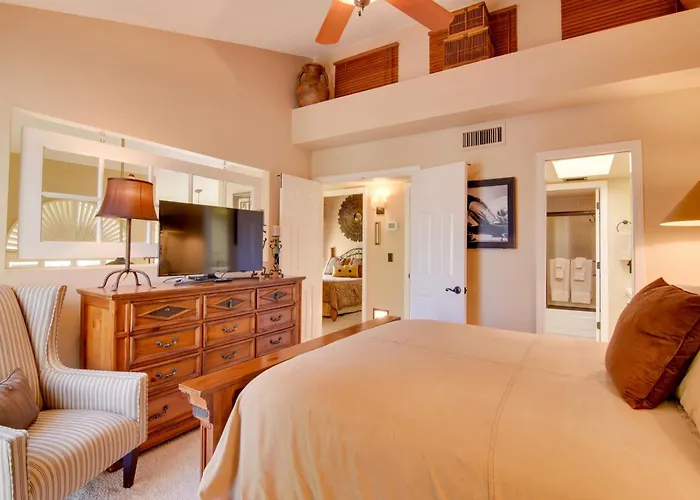 North Gem W/ Courtyard & Pool Access Holiday home