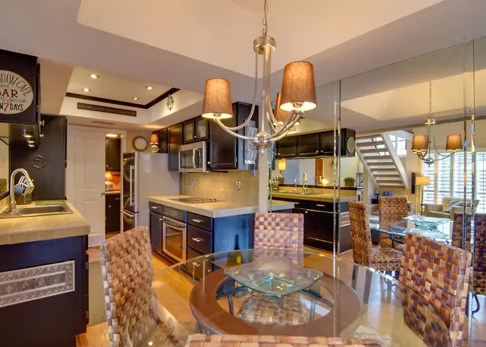 North Gem W/ Courtyard & Pool Access *