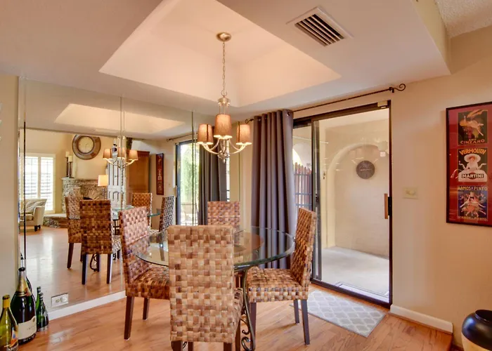 North Gem W/ Courtyard & Pool Access Holiday home Phoenix