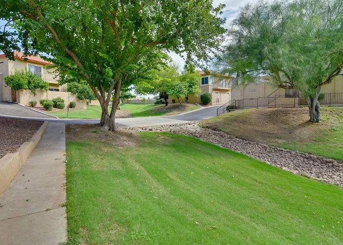 North Gem W/ Courtyard & Pool Access Holiday home Phoenix