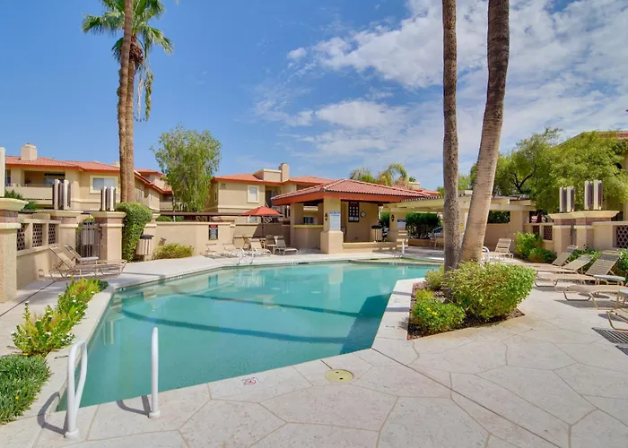 North Gem W/ Courtyard & Pool Access Phoenix