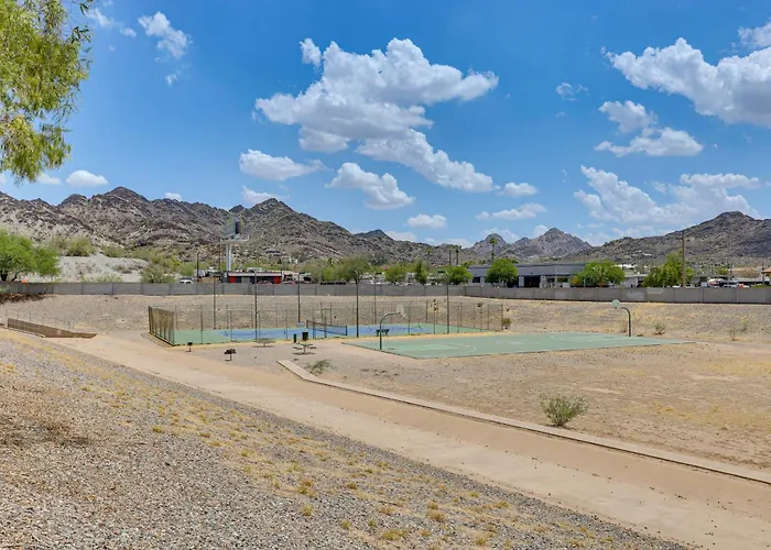 North Gem W/ Courtyard & Pool Access Holiday home *
