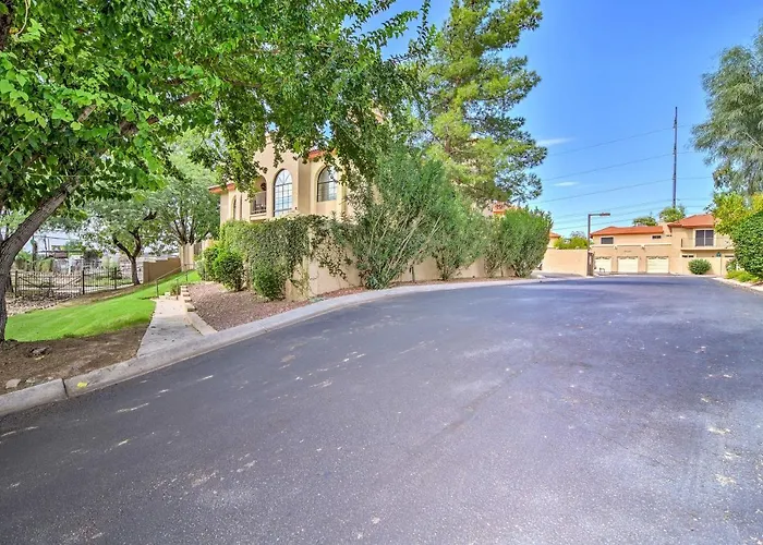 North Gem W/ Courtyard & Pool Access Phoenix